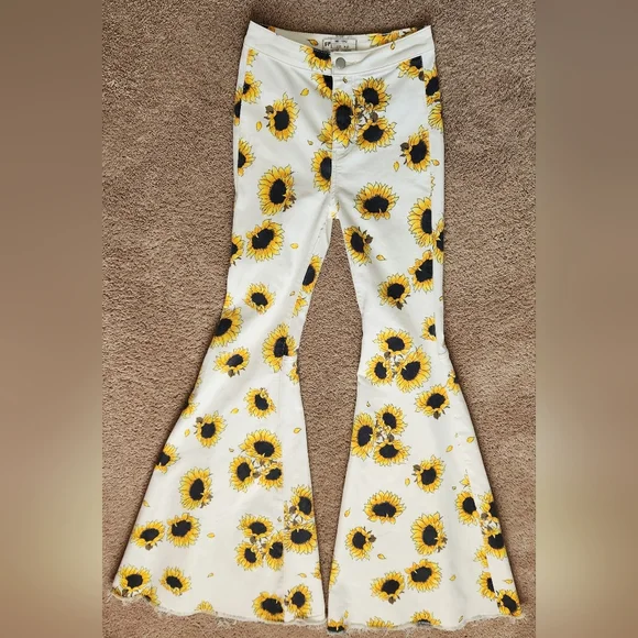 Sunflower Print Flare Pants - Picture 8 of 12